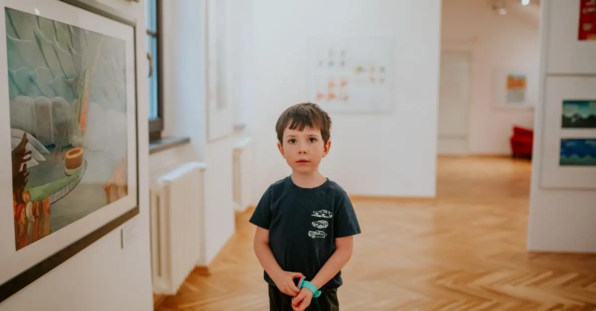 Comment critiquer une exposition d'art moderne