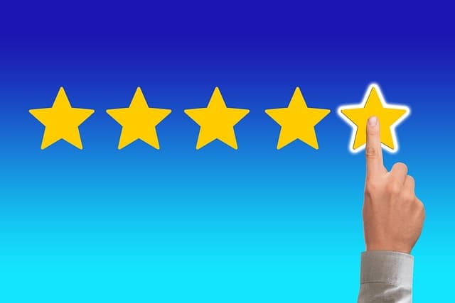 Comment analyser une critique de livre : techniques et astuces